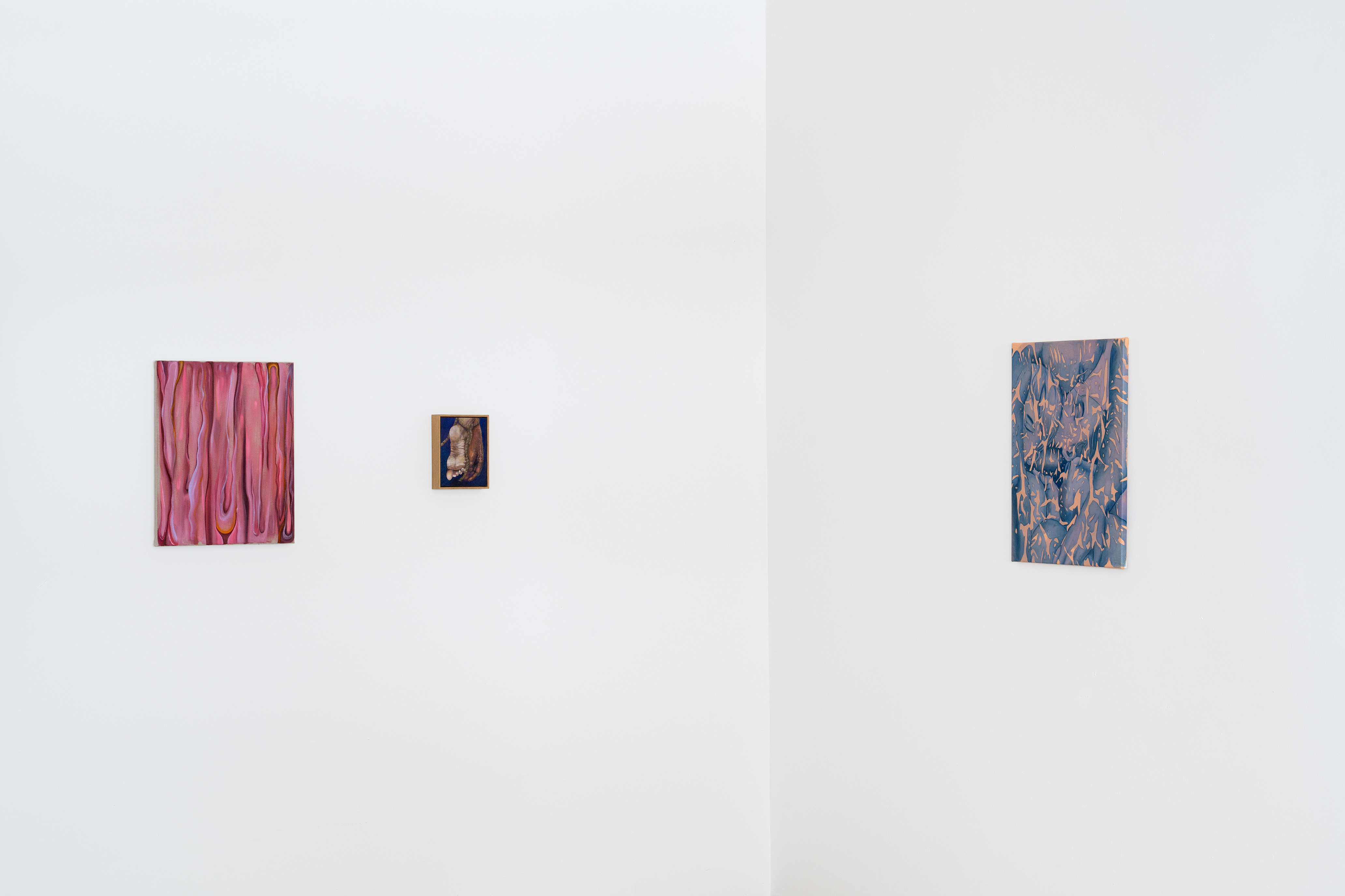 Installation view 'A thousand cuts'